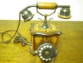 /album/ostatni/a4268-bordstelefon-trafodral-med-intarsia-replik-20-x-16-cm-h-27-cm-900-jpg/